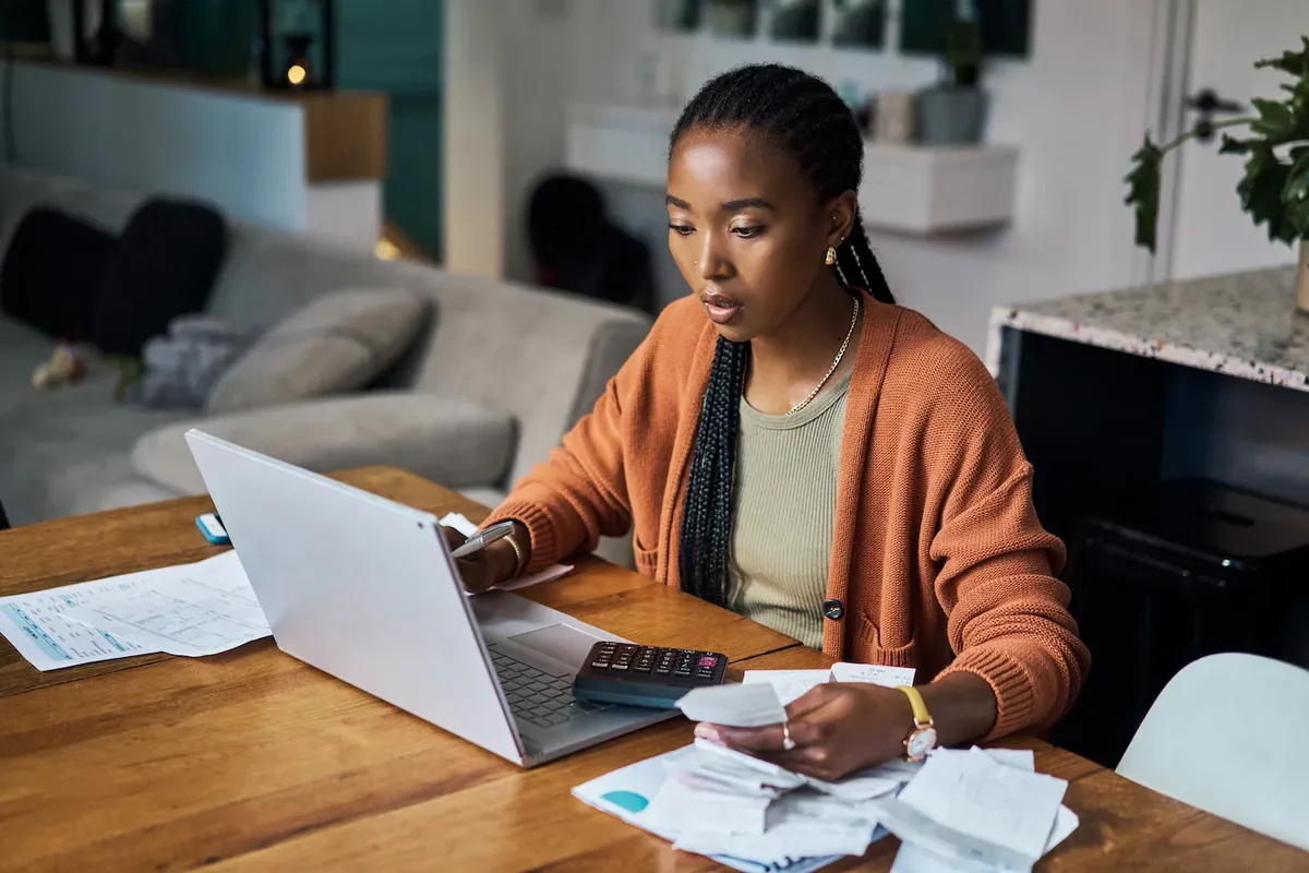Person reviewing a fixed versus variable annual percentage yield account on a laptop